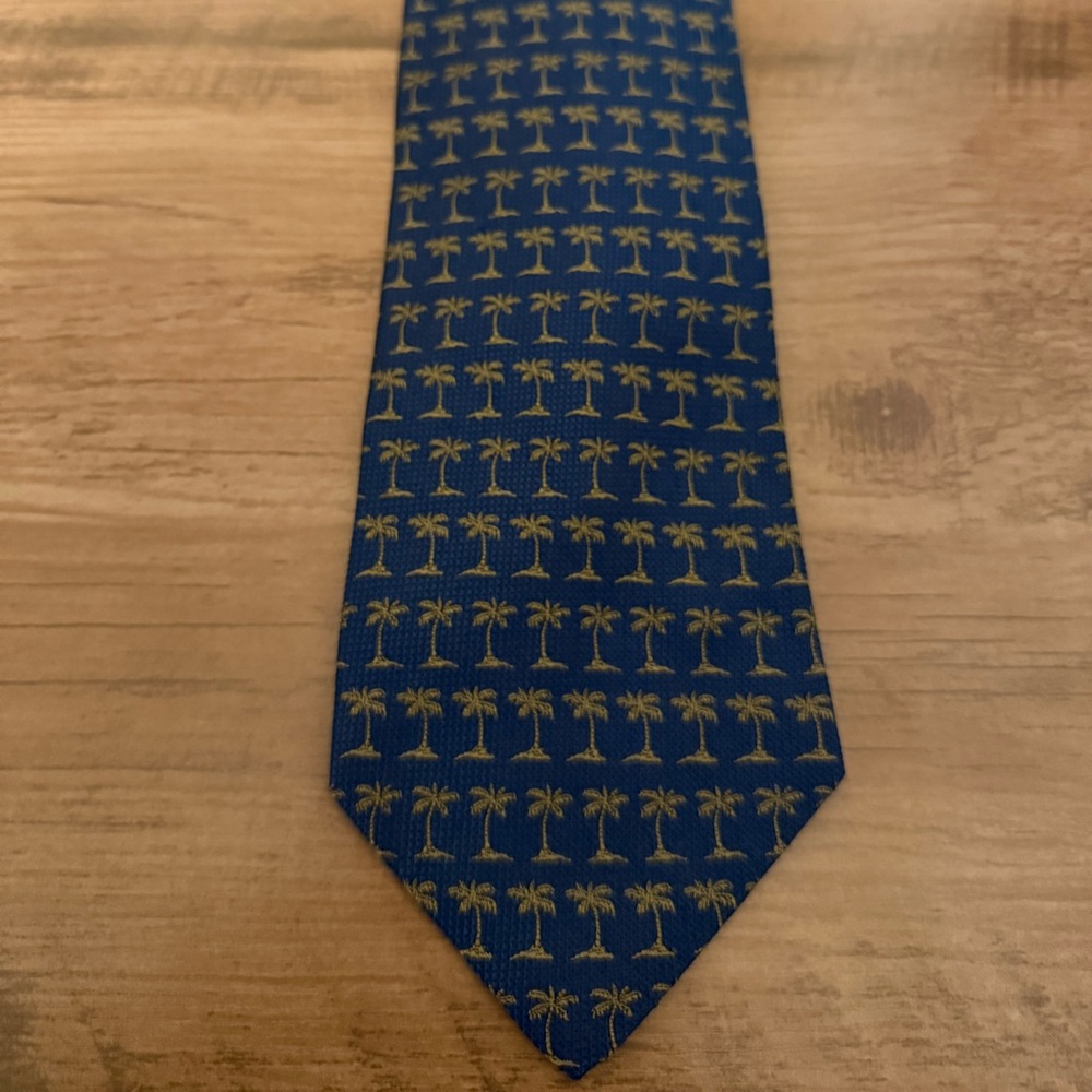 Tommy Bahama Blue and Gold Patterned Men's Tie